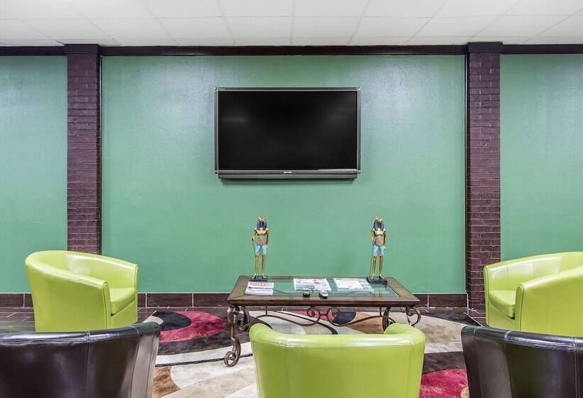 فندق Quality Inn Hinesville   Fort Stewart Area, Kitchenette Rooms   Pool   Guest Laundry