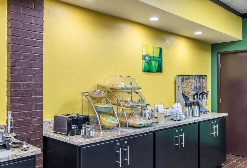 فندق Quality Inn Hinesville   Fort Stewart Area, Kitchenette Rooms   Pool   Guest Laundry