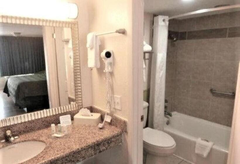 فندق Quality Inn Hinesville   Fort Stewart Area, Kitchenette Rooms   Pool   Guest Laundry