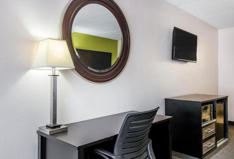 فندق Quality Inn Hinesville   Fort Stewart Area, Kitchenette Rooms   Pool   Guest Laundry