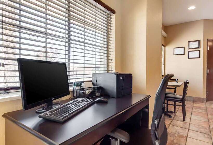 Отель Quality Inn & Suites