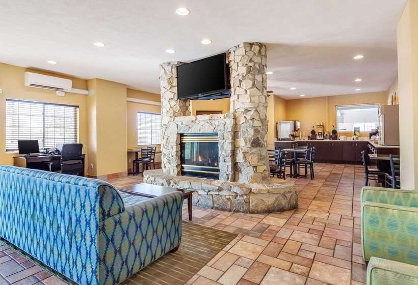 Отель Quality Inn & Suites