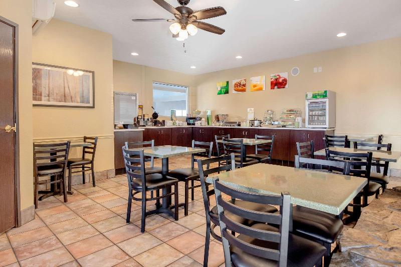 Отель Quality Inn & Suites