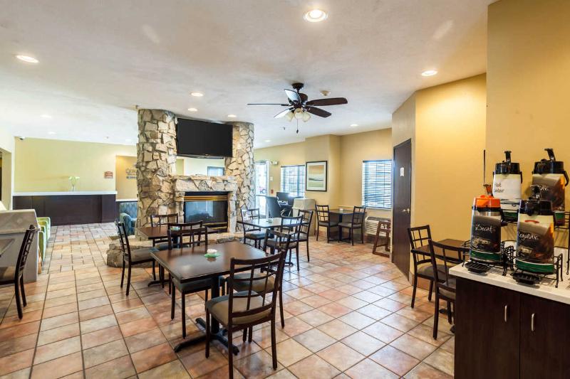 Отель Quality Inn & Suites