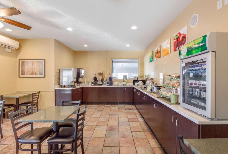 Отель Quality Inn & Suites