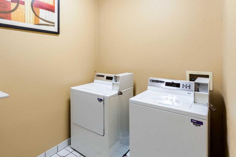 Отель Quality Inn & Suites