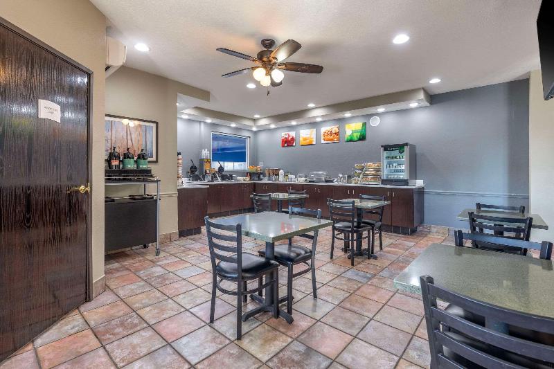 Отель Quality Inn & Suites