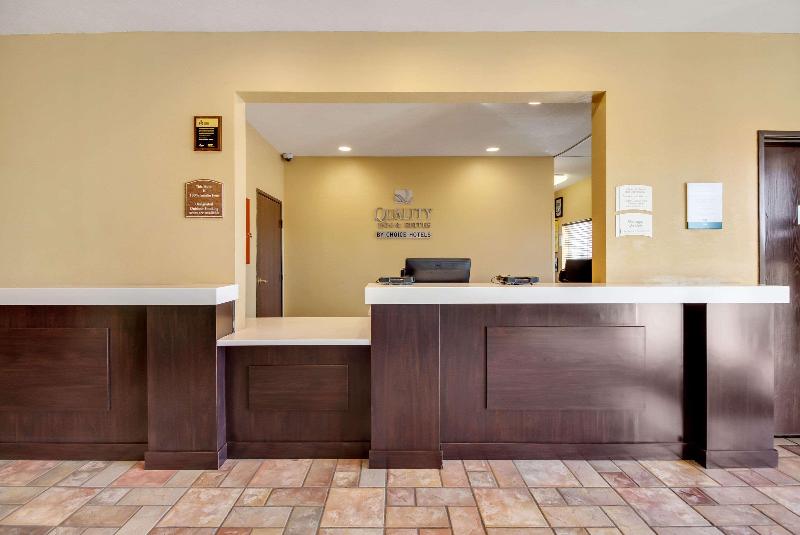 Отель Quality Inn & Suites