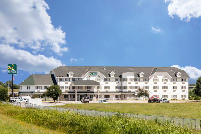 Отель Quality Inn & Suites