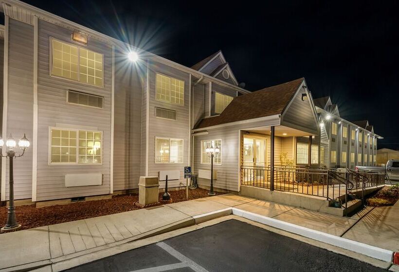 Отель Quality Inn & Suites Near Nas Fallon