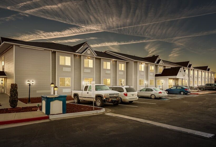 Отель Quality Inn & Suites Near Nas Fallon