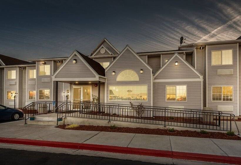 Отель Quality Inn & Suites Near Nas Fallon