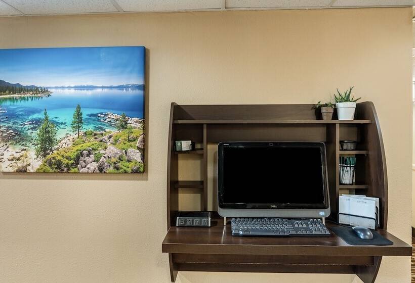 Отель Quality Inn & Suites Near Nas Fallon