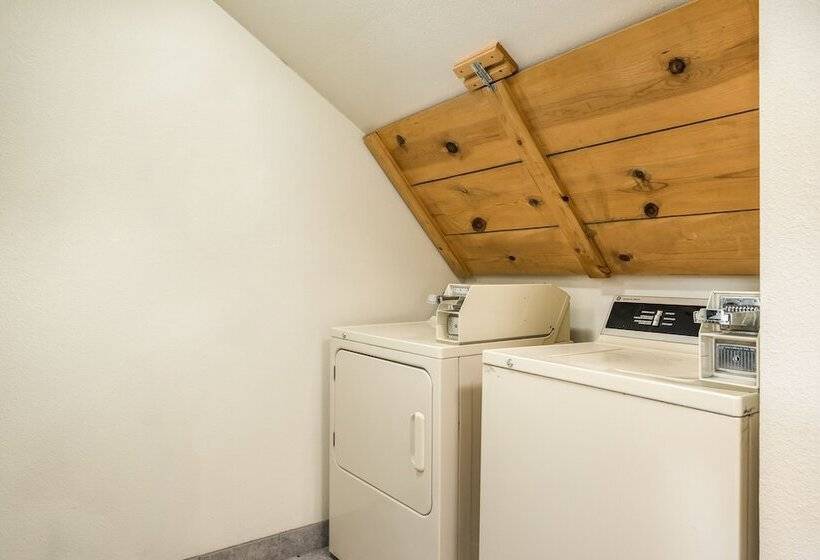 Отель Quality Inn & Suites Near Nas Fallon