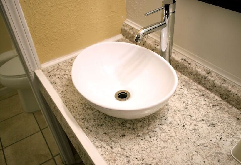 فندق Red Carpet Inn Battleboro