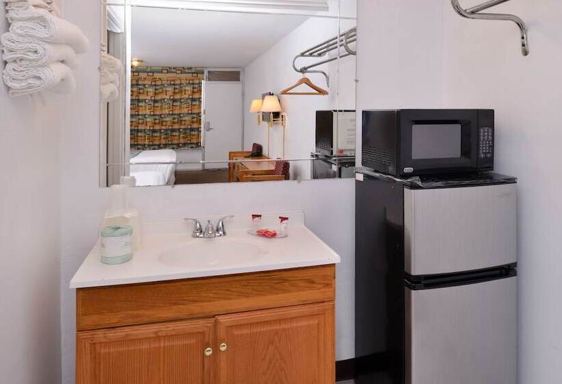 فندق Red Carpet Inn Battleboro