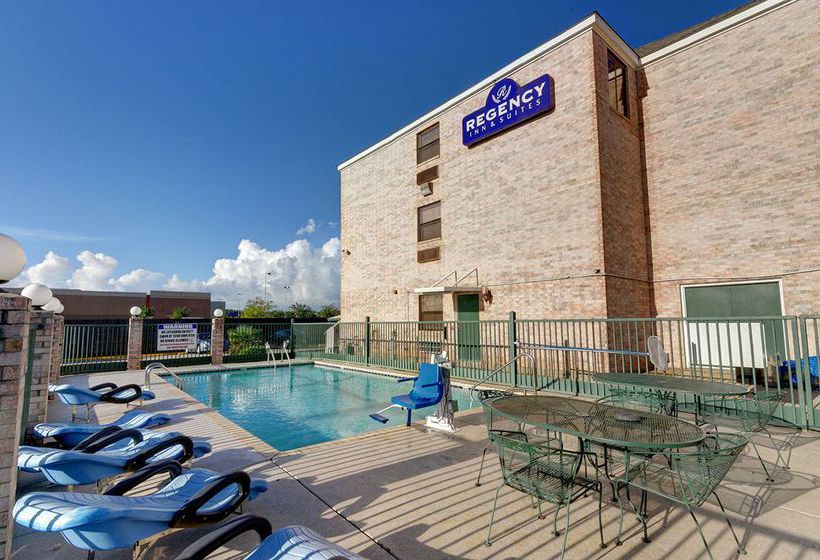 בית מלון כפרי Regency Inn & Suites Biloxi