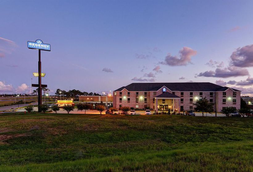 בית מלון כפרי Regency Inn & Suites Biloxi