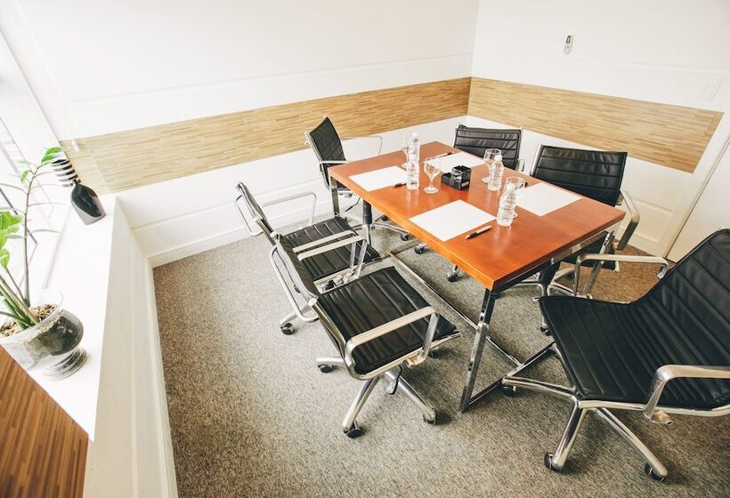 בית מלון כפרי Saint Moritz Hplus Express