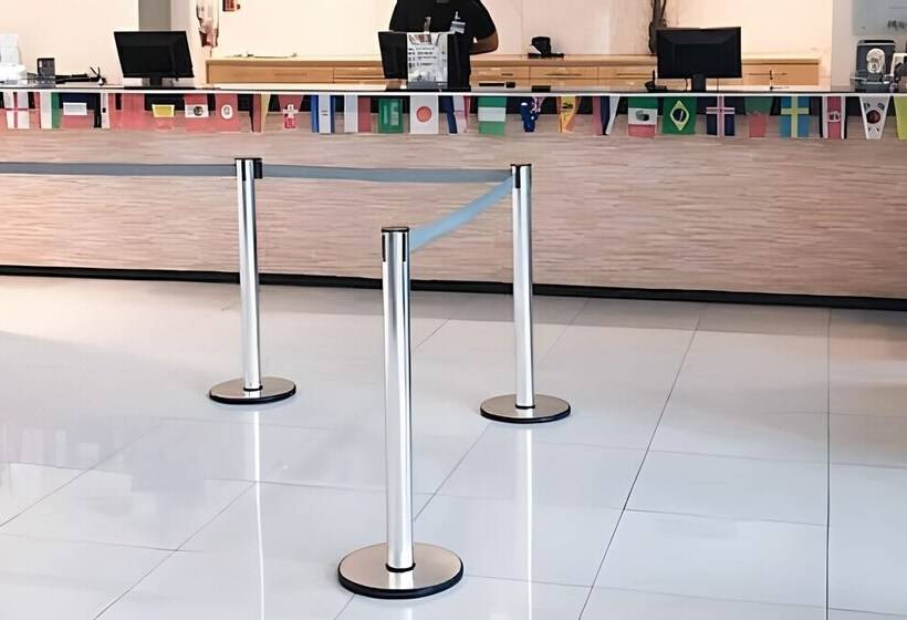 호텔 Saint Moritz Hplus Express