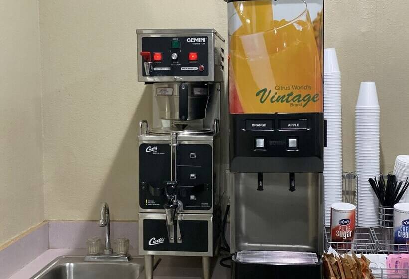 فندق Super 8 By Wyndham Beresford