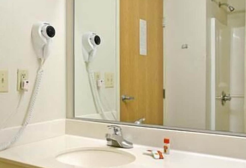 فندق Super 8 By Wyndham Beresford