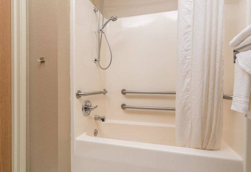 فندق Super 8 By Wyndham Beresford