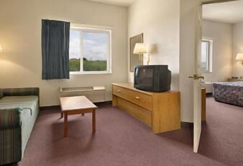 فندق Super 8 By Wyndham Beresford