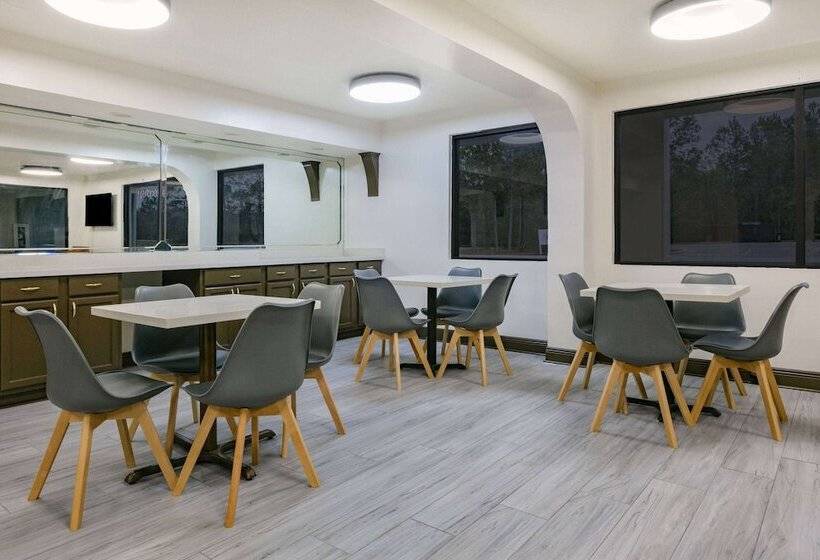 בית מלון כפרי Super 8 By Wyndham Moss Point