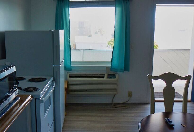 هتل Thames Inn And Marina