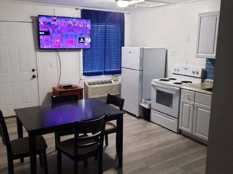 هتل Thames Inn And Marina