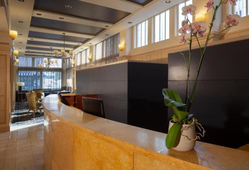 Отель The Ashton