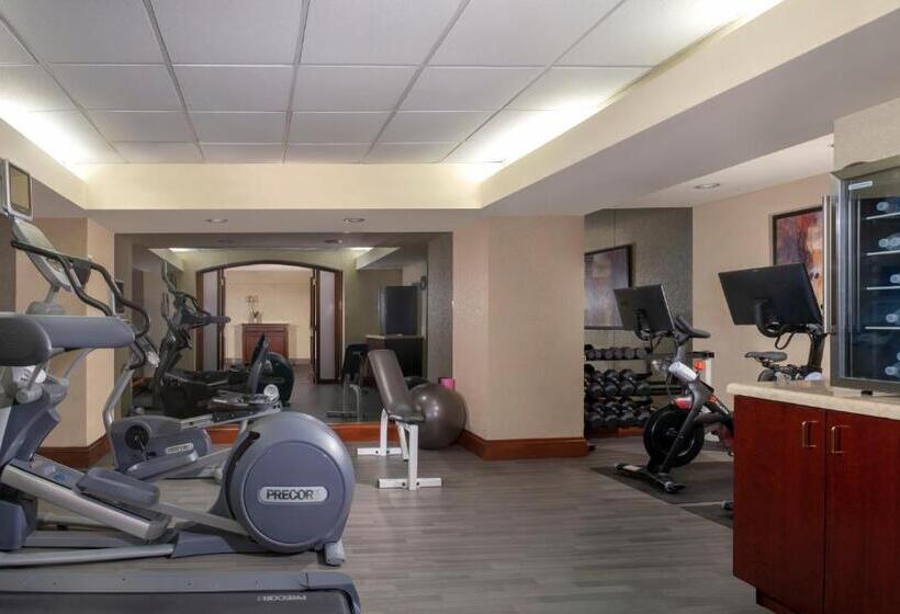 ホテル The Ashton