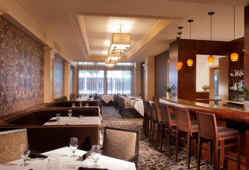 ホテル The Ashton