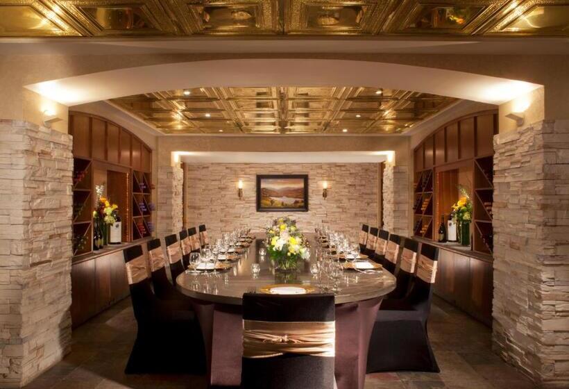 Отель The Ashton