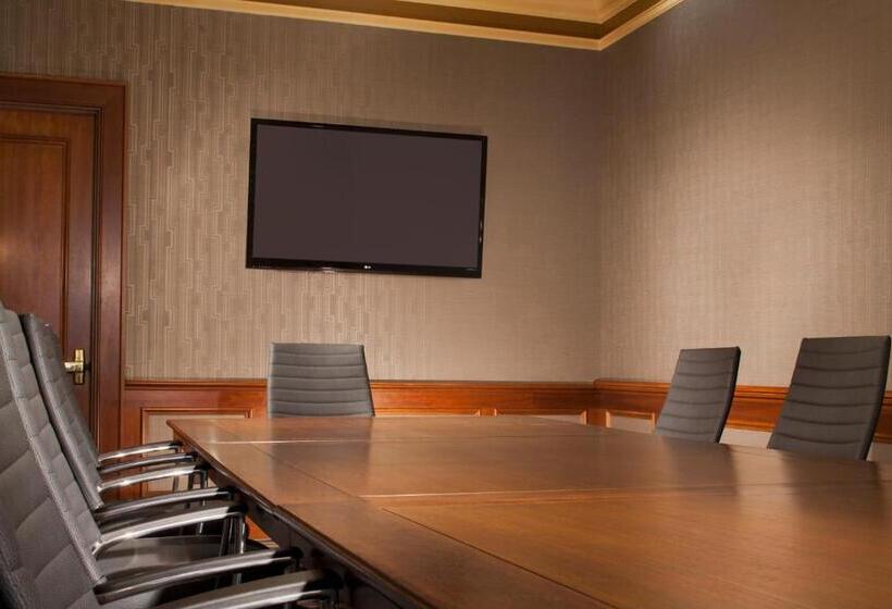 Отель The Ashton