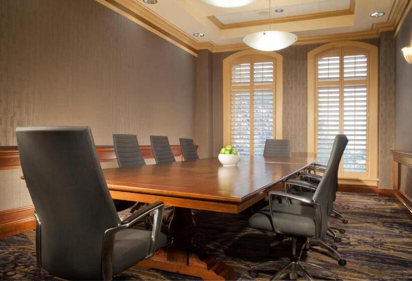 Отель The Ashton