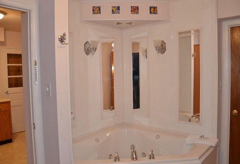 ホテル The Cardinal Inn