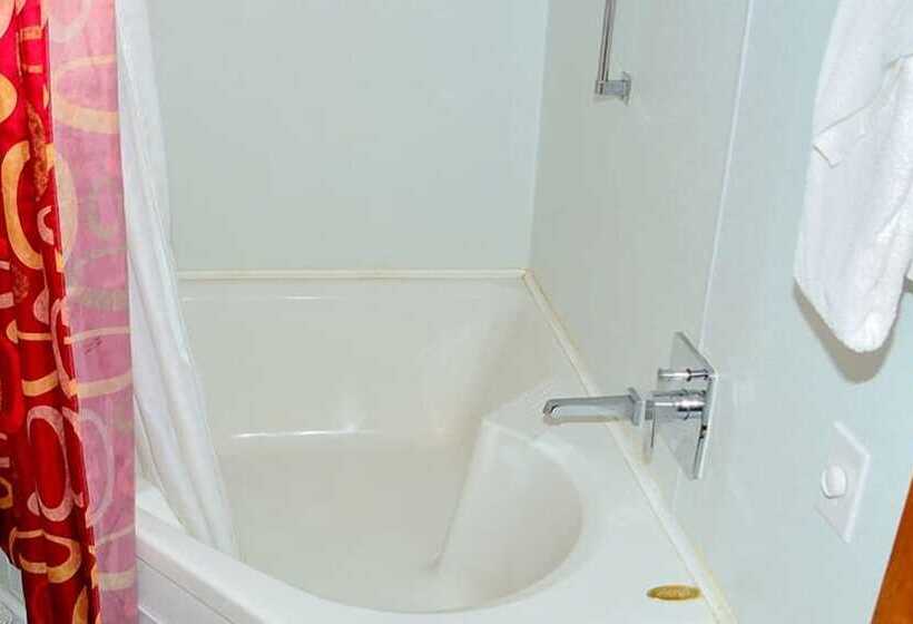 ホテル The Cardinal Inn