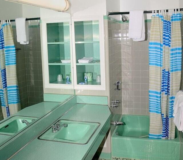 ホテル The Cardinal Inn