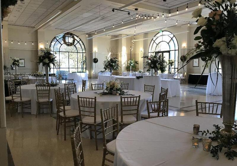 The Cook Hotel And Conference Center At Lsu