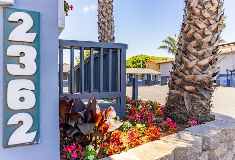 호텔 The Monterey Fireplace Inn