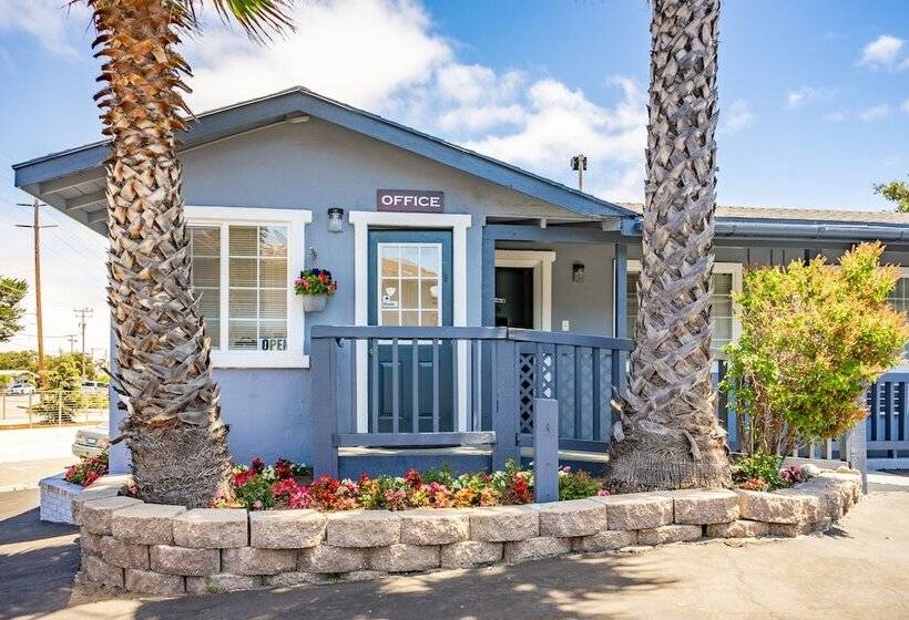 호텔 The Monterey Fireplace Inn