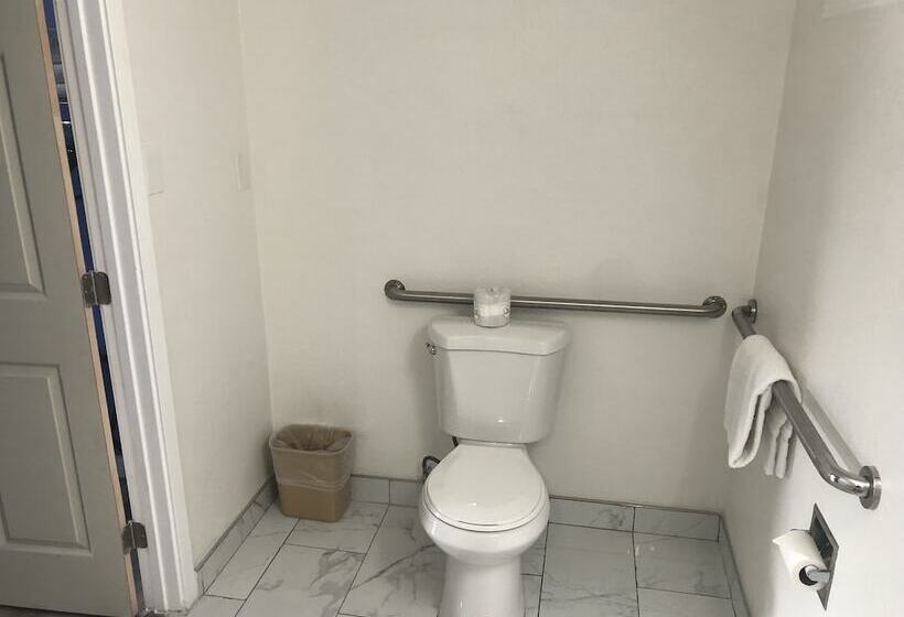 호텔 The Monterey Fireplace Inn