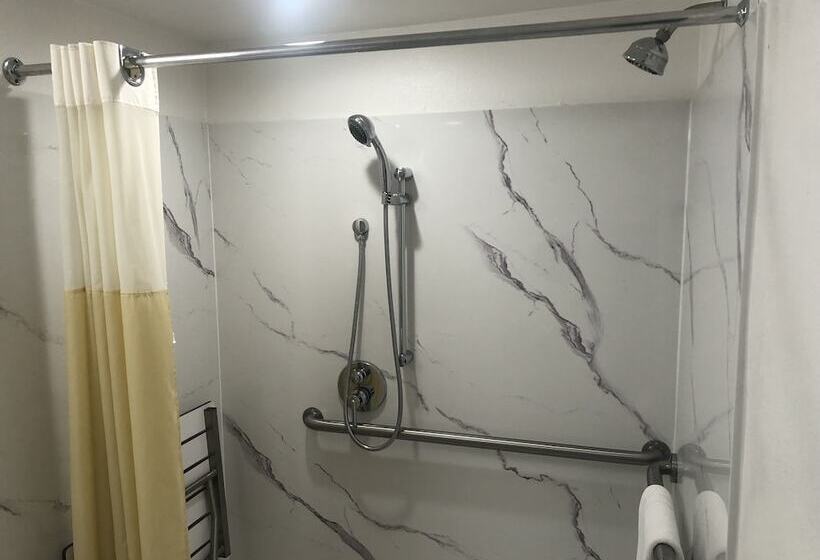 호텔 The Monterey Fireplace Inn