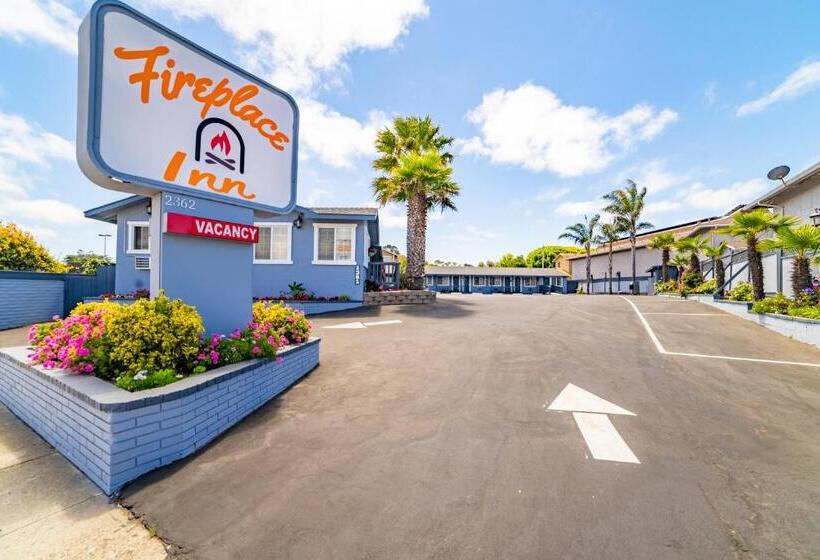 호텔 The Monterey Fireplace Inn