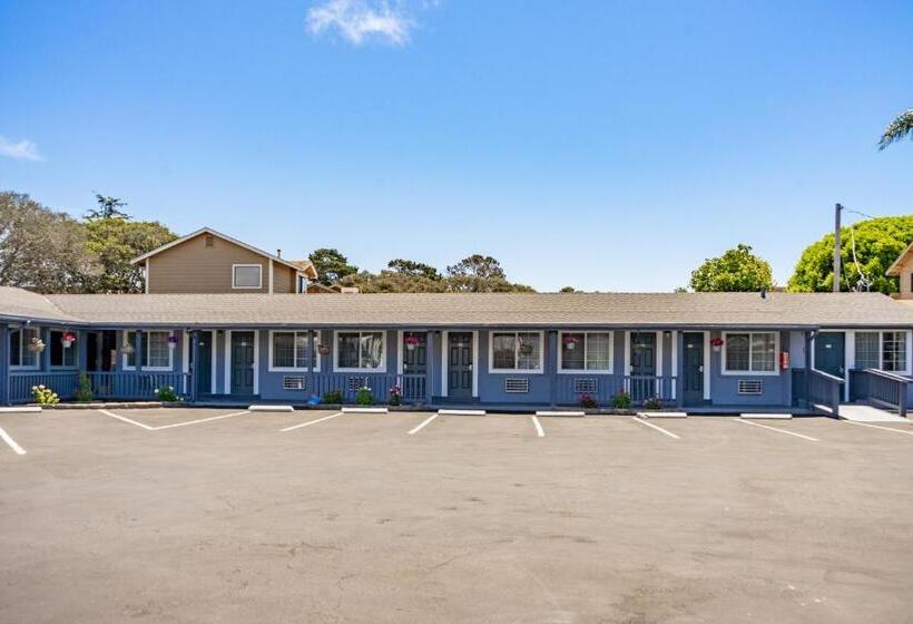 호텔 The Monterey Fireplace Inn