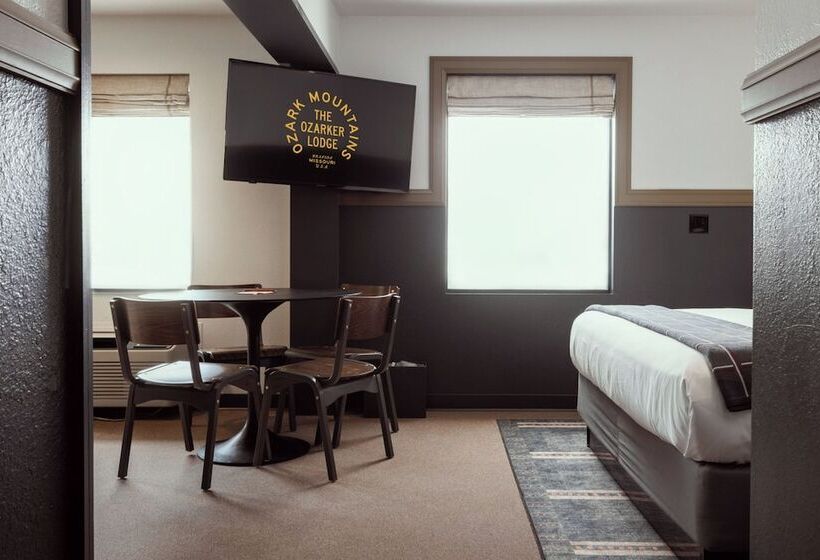 فندق The Ozarker Lodge
