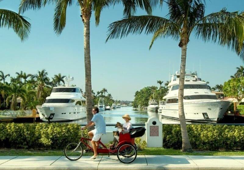 The Pillars Hotel & Club