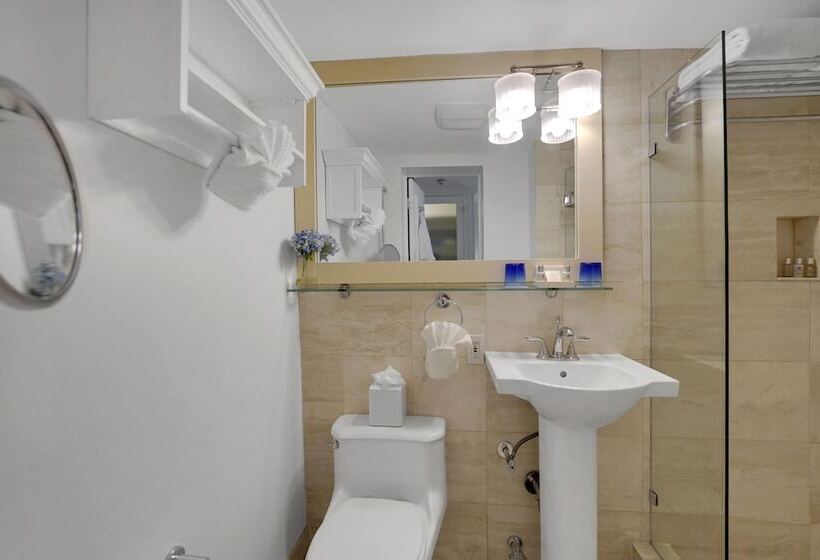 The Pillars Hotel & Club